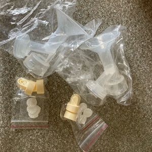 Medela 21 mm flanges and duckbill valves